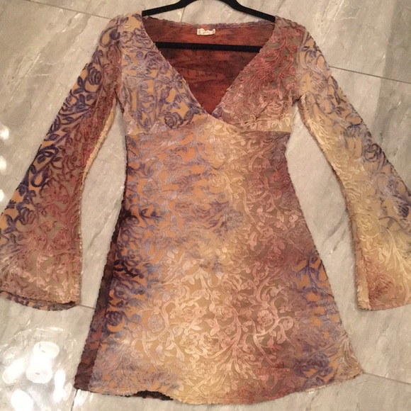 GORGEOUS velvet stretch bell boho sleeve deep V